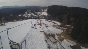 Snow park Paprsek - Lanovka - pohled dolů - 19.3.2023 v 08:05