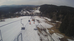 Snow park Paprsek - Lanovka - pohled dolů - 19.3.2023 v 08:20