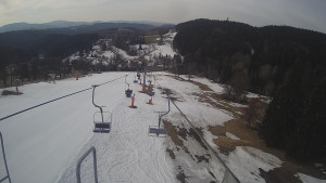 Snow park Paprsek - Lanovka - pohled dolů - 19.3.2023 v 08:25