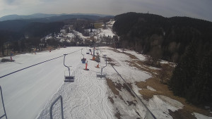 Snow park Paprsek - Lanovka - pohled dolů - 19.3.2023 v 08:40