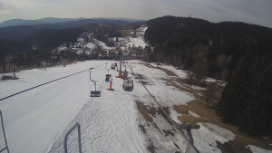 Snow park Paprsek - Lanovka - pohled dolů - 19.3.2023 v 08:45