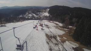 Snow park Paprsek - Lanovka - pohled dolů - 19.3.2023 v 08:50