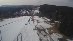 Snow park Paprsek - Lanovka - pohled dolů - 19.3.2023 v 09:05