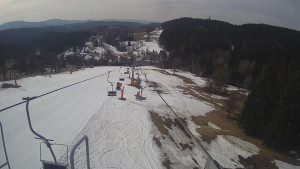 Snow park Paprsek - Lanovka - pohled dolů - 19.3.2023 v 09:10
