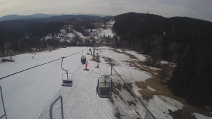 Snow park Paprsek - Lanovka - pohled dolů - 19.3.2023 v 09:15