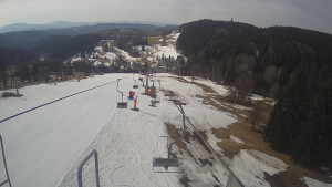 Snow park Paprsek - Lanovka - pohled dolů - 19.3.2023 v 09:20