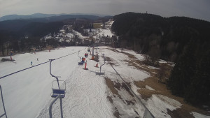 Snow park Paprsek - Lanovka - pohled dolů - 19.3.2023 v 09:30