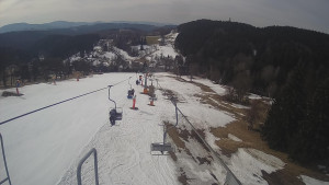 Snow park Paprsek - Lanovka - pohled dolů - 19.3.2023 v 09:35