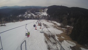 Snow park Paprsek - Lanovka - pohled dolů - 19.3.2023 v 09:55