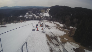 Snow park Paprsek - Lanovka - pohled dolů - 19.3.2023 v 10:05