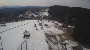 Snow park Paprsek - Lanovka - pohled dolů - 19.3.2023 v 10:10