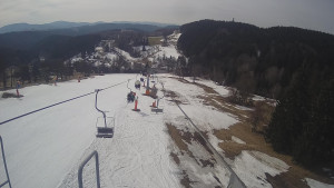 Snow park Paprsek - Lanovka - pohled dolů - 19.3.2023 v 10:15