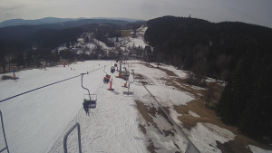 Snow park Paprsek - Lanovka - pohled dolů - 19.3.2023 v 10:25