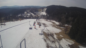 Snow park Paprsek - Lanovka - pohled dolů - 19.3.2023 v 10:35