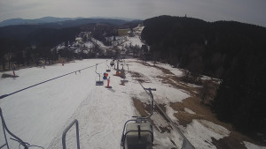 Snow park Paprsek - Lanovka - pohled dolů - 19.3.2023 v 10:50