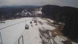 Snow park Paprsek - Lanovka - pohled dolů - 19.3.2023 v 11:00