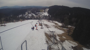 Snow park Paprsek - Lanovka - pohled dolů - 19.3.2023 v 11:05