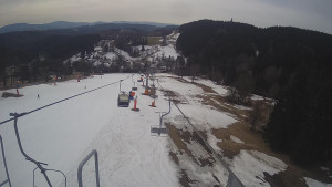 Snow park Paprsek - Lanovka - pohled dolů - 19.3.2023 v 11:10