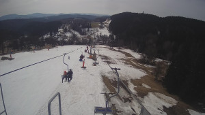 Snow park Paprsek - Lanovka - pohled dolů - 19.3.2023 v 11:20
