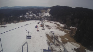 Snow park Paprsek - Lanovka - pohled dolů - 19.3.2023 v 11:25