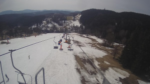 Snow park Paprsek - Lanovka - pohled dolů - 19.3.2023 v 11:30