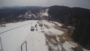 Snow park Paprsek - Lanovka - pohled dolů - 19.3.2023 v 11:35