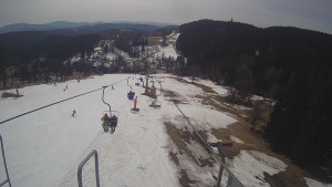 Snow park Paprsek - Lanovka - pohled dolů - 19.3.2023 v 11:40