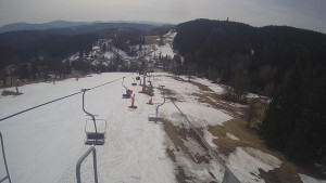 Snow park Paprsek - Lanovka - pohled dolů - 19.3.2023 v 11:45