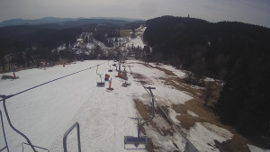 Snow park Paprsek - Lanovka - pohled dolů - 19.3.2023 v 11:50