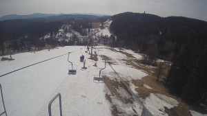 Snow park Paprsek - Lanovka - pohled dolů - 19.3.2023 v 12:00