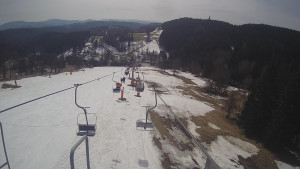 Snow park Paprsek - Lanovka - pohled dolů - 19.3.2023 v 12:10