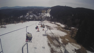 Snow park Paprsek - Lanovka - pohled dolů - 19.3.2023 v 12:20
