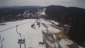 Snow park Paprsek - Lanovka - pohled dolů - 19.3.2023 v 12:30