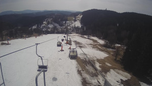 Snow park Paprsek - Lanovka - pohled dolů - 19.3.2023 v 12:35