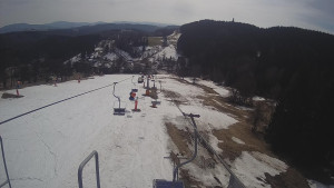Snow park Paprsek - Lanovka - pohled dolů - 19.3.2023 v 13:05