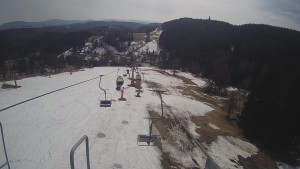 Snow park Paprsek - Lanovka - pohled dolů - 19.3.2023 v 13:15