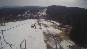 Snow park Paprsek - Lanovka - pohled dolů - 19.3.2023 v 13:25