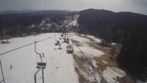 Snow park Paprsek - Lanovka - pohled dolů - 19.3.2023 v 13:30