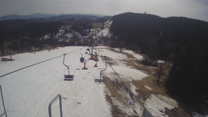 Snow park Paprsek - Lanovka - pohled dolů - 19.3.2023 v 13:35