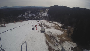 Snow park Paprsek - Lanovka - pohled dolů - 19.3.2023 v 13:40
