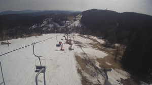 Snow park Paprsek - Lanovka - pohled dolů - 19.3.2023 v 13:45