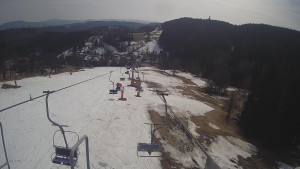 Snow park Paprsek - Lanovka - pohled dolů - 19.3.2023 v 13:50