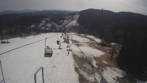 Snow park Paprsek - Lanovka - pohled dolů - 19.3.2023 v 13:55