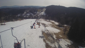 Snow park Paprsek - Lanovka - pohled dolů - 19.3.2023 v 14:00
