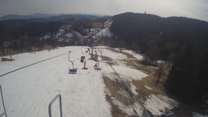 Snow park Paprsek - Lanovka - pohled dolů - 19.3.2023 v 14:15
