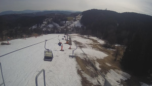 Snow park Paprsek - Lanovka - pohled dolů - 19.3.2023 v 14:20