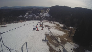 Snow park Paprsek - Lanovka - pohled dolů - 19.3.2023 v 14:25