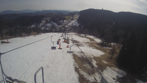 Snow park Paprsek - Lanovka - pohled dolů - 19.3.2023 v 14:30
