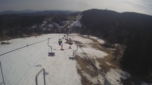 Snow park Paprsek - Lanovka - pohled dolů - 19.3.2023 v 14:35