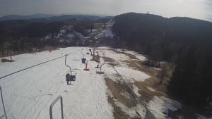 Snow park Paprsek - Lanovka - pohled dolů - 19.3.2023 v 14:50